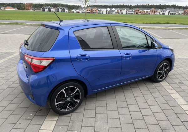 Toyota Yaris cena 40900 przebieg: 116551, rok produkcji 2017 z Swarzędz małe 407